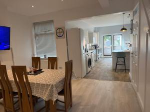 a dining room and kitchen with a table and chairs at Spacious John York House & Parking in Doncaster