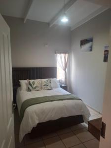 Katil atau katil-katil dalam bilik di Mountain View Self-Catering Accommodation +24 gambar