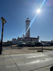 a parking lot with cars parked in front of a building at Departamento vista al mar in La Serena +3 photos