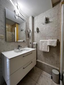 a bathroom with a sink and a mirror at Le Catalogne 3 in Perpignan +15 photos