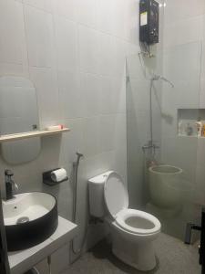 Ένα μπάνιο στο Villa Indah +28 φωτογραφίες