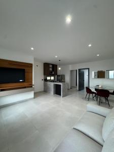 Kuchyň nebo kuchyňský kout v ubytování Modern apartment near to the international airport