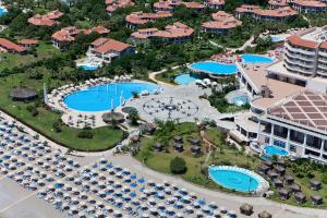 Bazén v ubytování Starlight Resort Hotel nebo v jeho okolí
