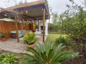 Κήπος έξω από το Thatch Cottage - The Little Gem