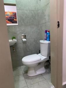 Un baño de Furnished Studio Unit- Fedha