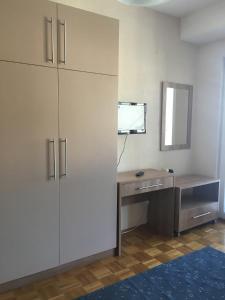 TV a/nebo společenská místnost v ubytování Studio Azalea