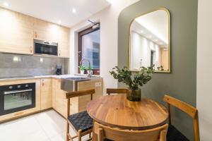 Dapur atau dapur kecil di GDN Center- Brique Studio - Pool, Sauna, Jacuzzi, Gym