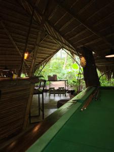 Biliár nebo kulečník v ubytování Lunad Retreats by Ecocio