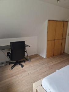 a bedroom with a desk and a chair and a bed at Beautiful apartment in Treuchtlingen
