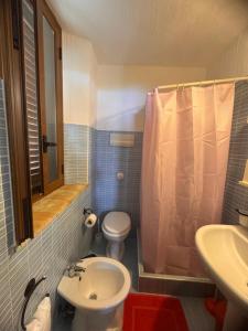 Koupelna v ubytování Casa Vacanze Bombolino + 27 fotografií