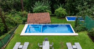 Πισίνα στο ή κοντά στο Villa Napoli - Forest retreat, pool, jacuzzi, river +36 φωτογραφίες