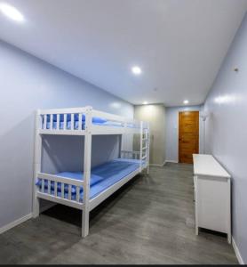 Ένα ή περισσότερα κρεβάτια σε δωμάτιο στο House in Makati, Poblacion