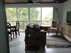 a living room with a couch and a table at Magnolia Farm Suites in San Isidro de El General