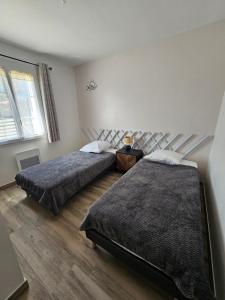 Ένα ή περισσότερα κρεβάτια σε δωμάτιο στο Maison neuve 3 étoiles proche de la mer