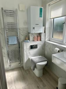 Koupelna v ubytování Self contained annex with full kitchen