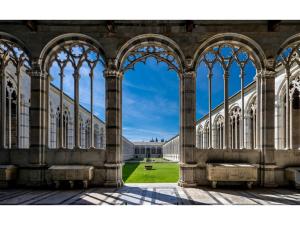 vistas a un edificio con columnas y arcos en Pisa dall'alto, en Pisa