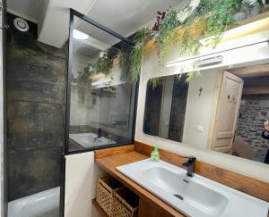 Ένα μπάνιο στο Warm and cozy house +17 φωτογραφίες