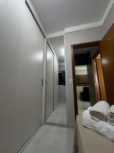 Ένα ή περισσότερα κρεβάτια σε δωμάτιο στο Dois quartos em local estratégico