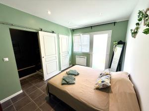 a bedroom with a bed with two towels on it at La Cascade in Sahurs