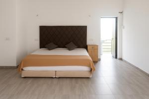 a bedroom with a large bed with a large headboard at ll EMPYREAN STAY ll KAS ll in Satara