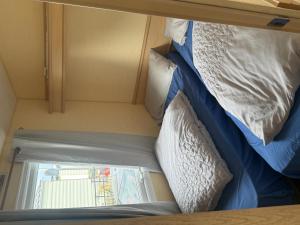 Postel nebo postele na pokoji v ubytování Seaside Getaways Chapel Saint Leonards - sleeps 6