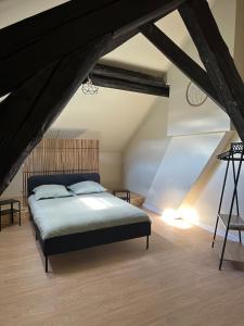 a bedroom with a bed in an attic at Appartement cosy gare chateaucreux in Saint-Étienne