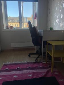 Χώρος καθιστικού στο Cozy room near city centre