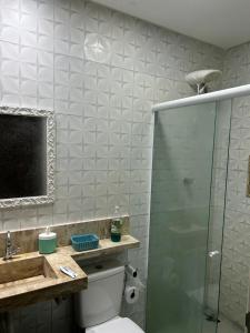 Ένα μπάνιο στο Quarto em Casa Dupléx em Heliópolis