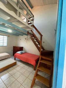 a room with a bunk bed and a staircase at Casa Arakyssawa in Salvaterra