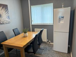 Η κουζίνα ή μικρή κουζίνα στο Blyth City Delight Free Parking +27 φωτογραφίες