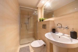 Ένα μπάνιο στο Large apartment in the center of Warsaw by P&M +8 φωτογραφίες