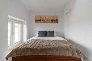 Ένα ή περισσότερα κρεβάτια σε δωμάτιο στο Large apartment in the center of Warsaw by P&M