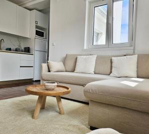 a living room with a couch and a coffee table at Cantinho do Castelo in Bragança