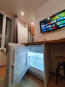 Μια τηλεόραση ή/και κέντρο ψυχαγωγίας στο Studio moderne proche de Paris +5 φωτογραφίες