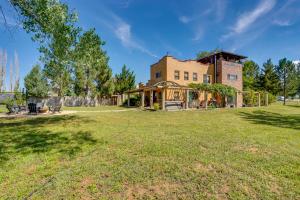 Taman di luar Cortez Retreat with Hot Tub - 11 mi to Mesa Verde!