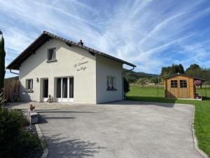 a white house with a driveway in front of it at Le Domaine du Fayé in Étueffont
