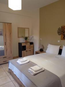 a bedroom with a bed with two towels on it at Miranda Studios in Paliouri