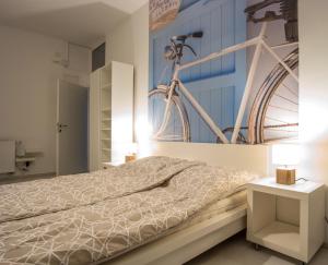 Bicycle apartment Ljubljana tesisinde bir odada yatak veya yataklar