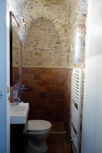 Kylpyhuone majoituspaikassa Kantounia