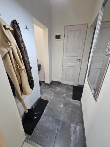 a hallway with a door and a tile floor at Jannseni Apartment in Pärnu +1 photo