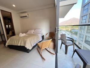 Postel nebo postele na pokoji v ubytování Apartamento junto a la playa y con vista al mar + 19 fotografií