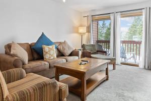 Posezení v ubytování Cozy Frisco Condo Near Lake and Trails + 19 fotografií