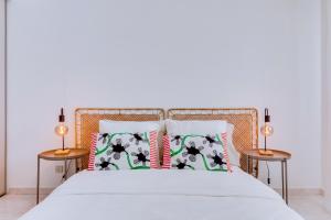 a bedroom with a bed with two side tables at Brisa Algarvia 2 in Faro