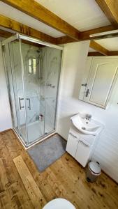 Ένα μπάνιο στο Tiny House au bord de l'eau