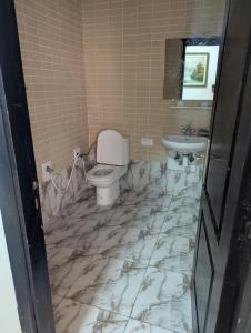 Ένα μπάνιο στο شقة جميلة