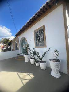 a row of white pots sitting outside of a building at Casa do açude in Triunfo