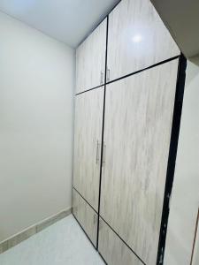 Φωτογραφία από το άλμπουμ του Royal Luxe σε Μουλτάν