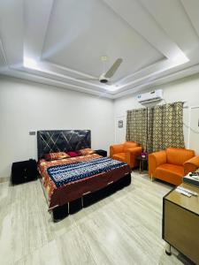 Φωτογραφία από το άλμπουμ του Royal Luxe σε Μουλτάν