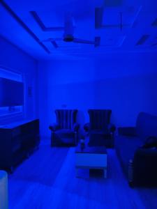 Φωτογραφία από το άλμπουμ του Royal Luxe σε Μουλτάν