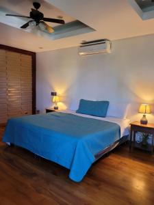 Katil atau katil-katil dalam bilik di West End Room Shuttle Free OW